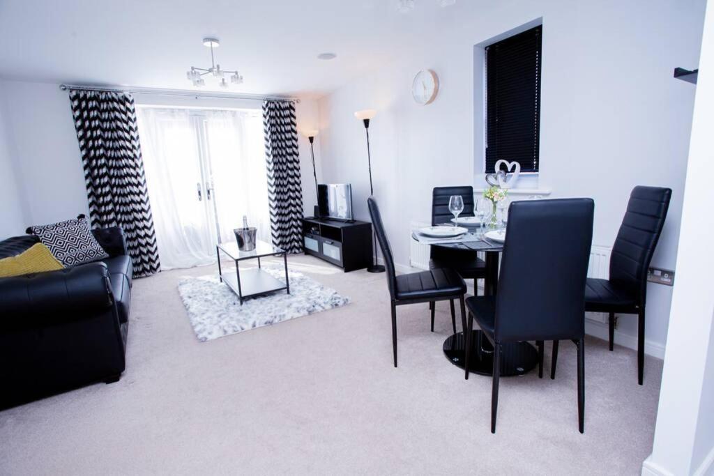 Mills Apartment - Two Bedroom En-Suite Apartment Northampton Luaran gambar