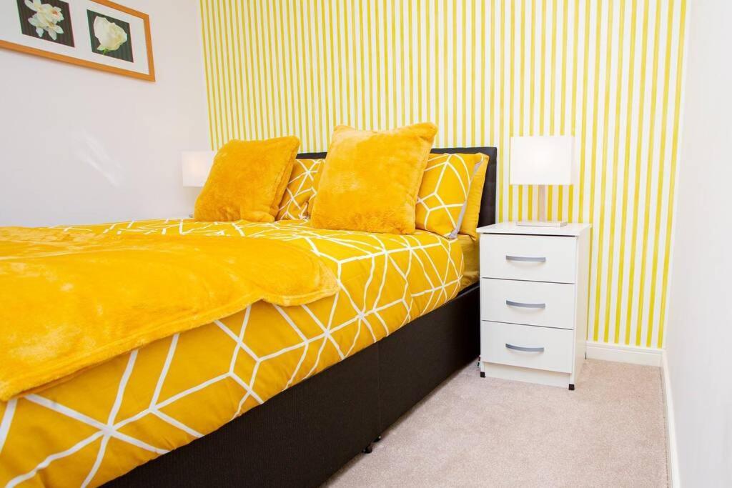 Mills Apartment - Two Bedroom En-Suite Apartment Northampton Luaran gambar