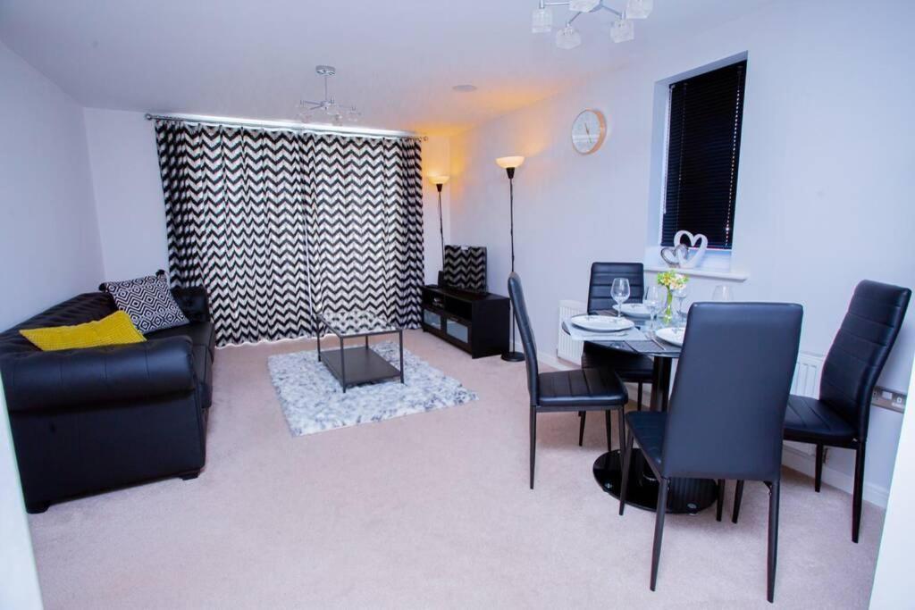 Mills Apartment - Two Bedroom En-Suite Apartment Northampton Luaran gambar
