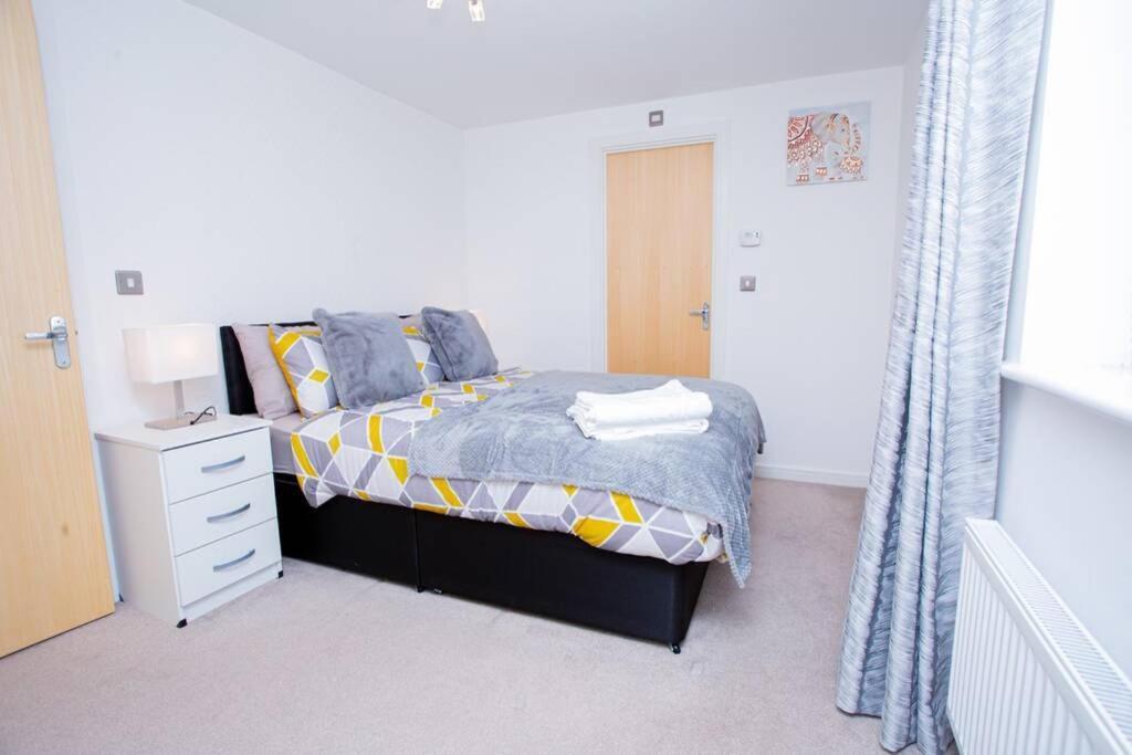 Mills Apartment - Two Bedroom En-Suite Apartment Northampton Luaran gambar
