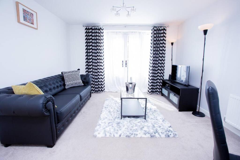 Mills Apartment - Two Bedroom En-Suite Apartment Northampton Luaran gambar