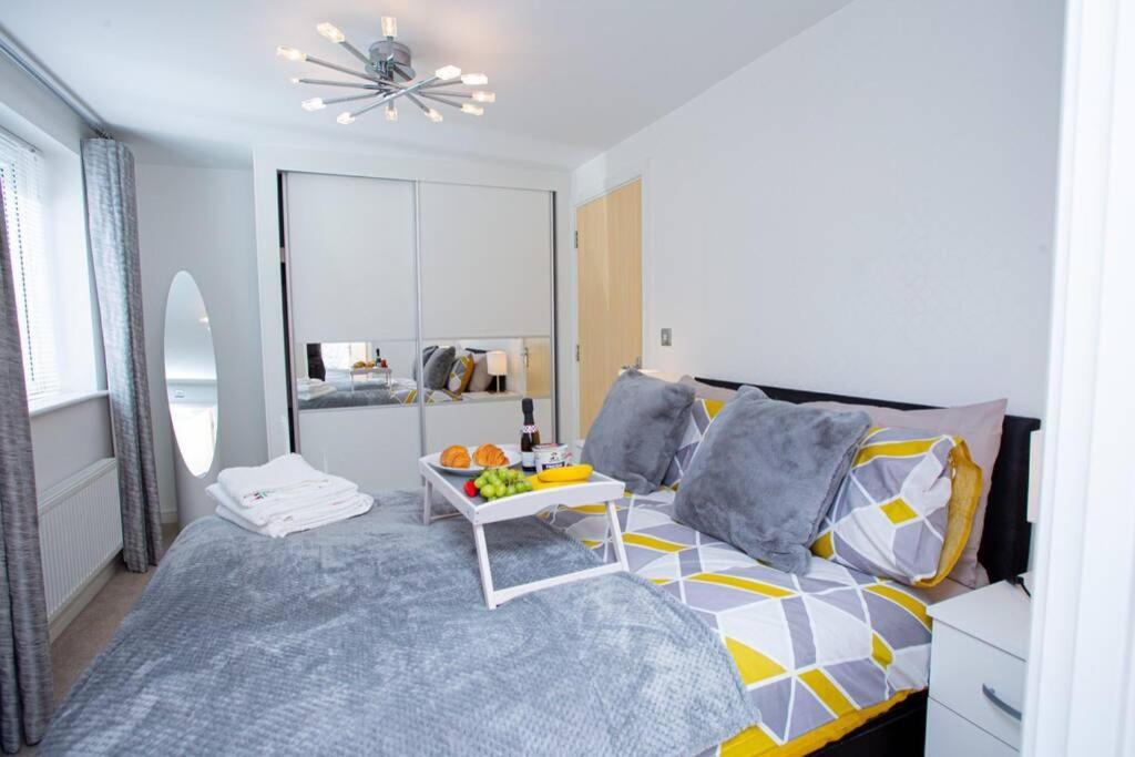 Mills Apartment - Two Bedroom En-Suite Apartment Northampton Luaran gambar
